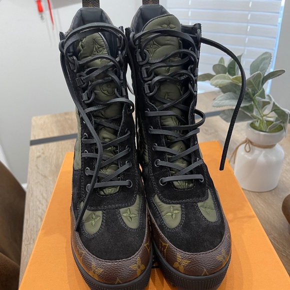 Louis Vuitton Desert boots Lace Up Boots